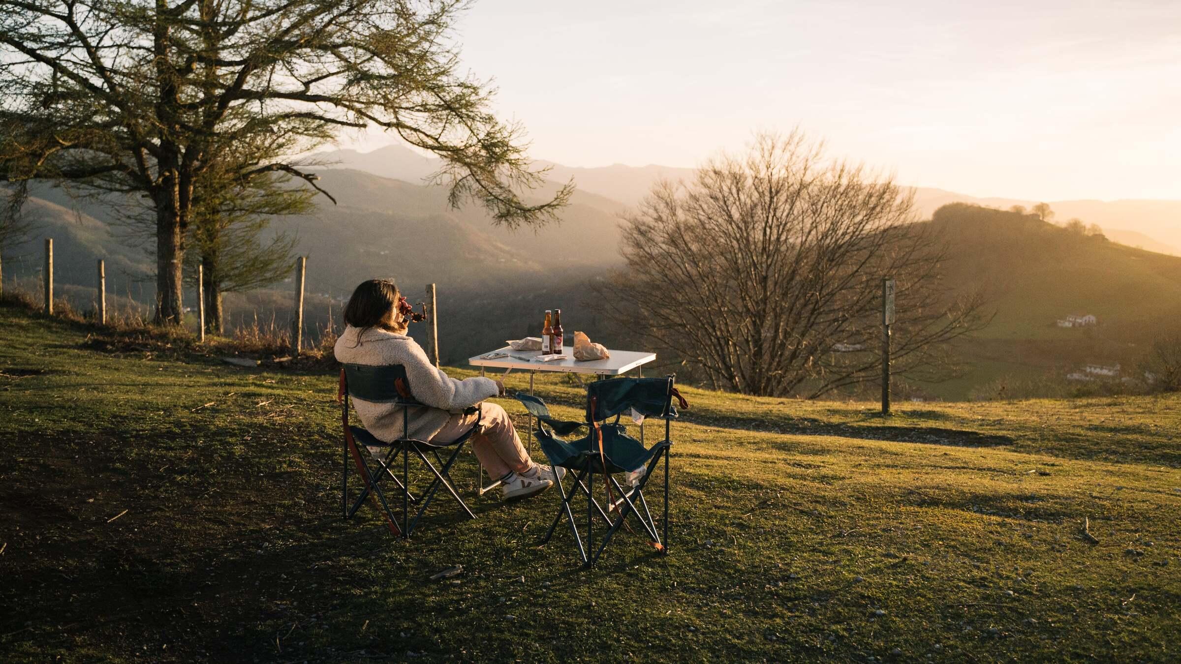 groupe devant un van